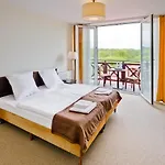 فندق Mona Lisa Wellness & كولوبرزيغ