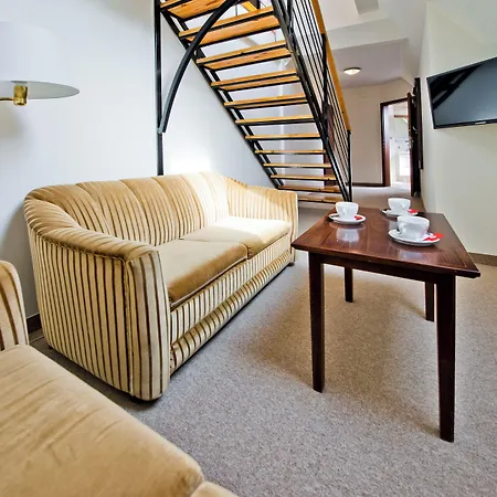 Mona Lisa Wellness & ホテル