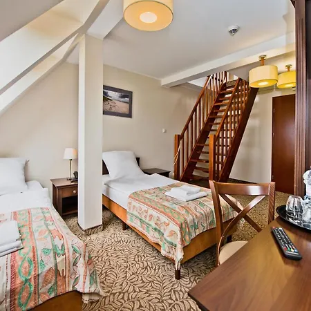 酒店 Mona Lisa Wellness & 3*