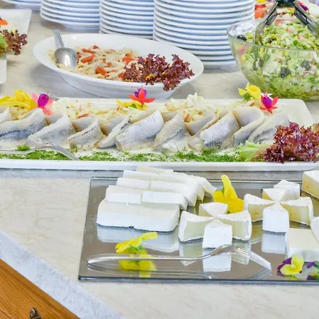 Отель Mona Lisa Wellness & 3*